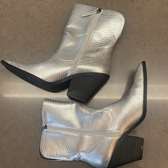 Scoop Silver Women’s Western-Style Booties size 9 - Picture 5 of 7